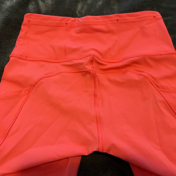 Lululemon cropped leggings, size 4, lightly used - Picture 3 of 6